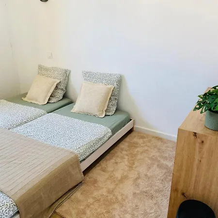 Apartment Les Vignes Vierges By Interhome