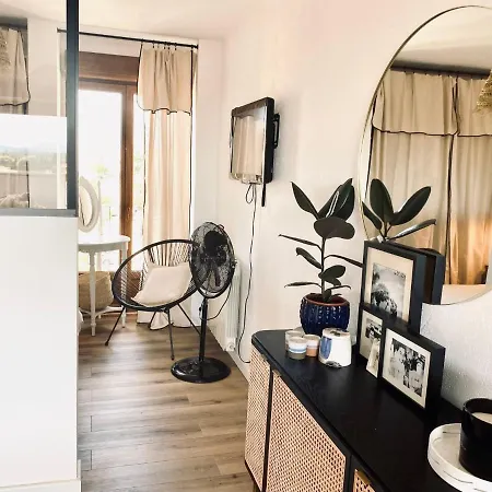 Apartment Les Vignes Vierges By Interhome *